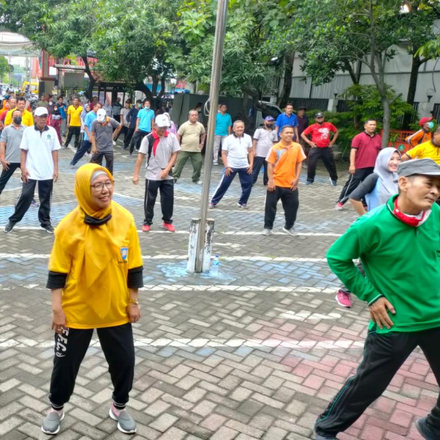 Senam Kesehatan Jasmani Pemerintah Desa Larangan bersama Forum Koordinasi Pimpinan di Kecamatan